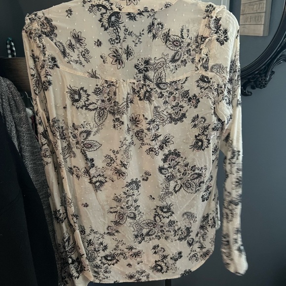 Beautiful floral express button down top size small - Picture 2 of 3